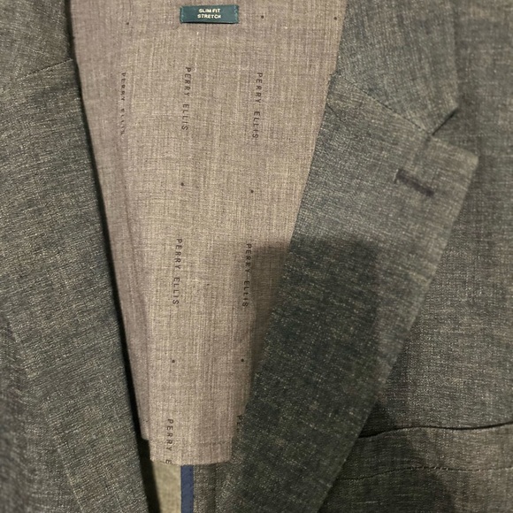 46R Perry Ellis slim fit stretch blazer jacket. Never worn, still has tags. - Picture 3 of 3